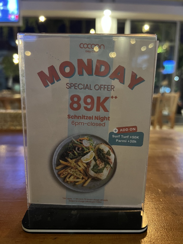 식당 테이블 메뉴판의 89K 가격 표기를 직접 촬영한 사진